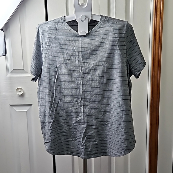 Women's Lululemon Love Tee Grey/ Black Stripes Size 18 Rounded Hem - Picture 1 of 5